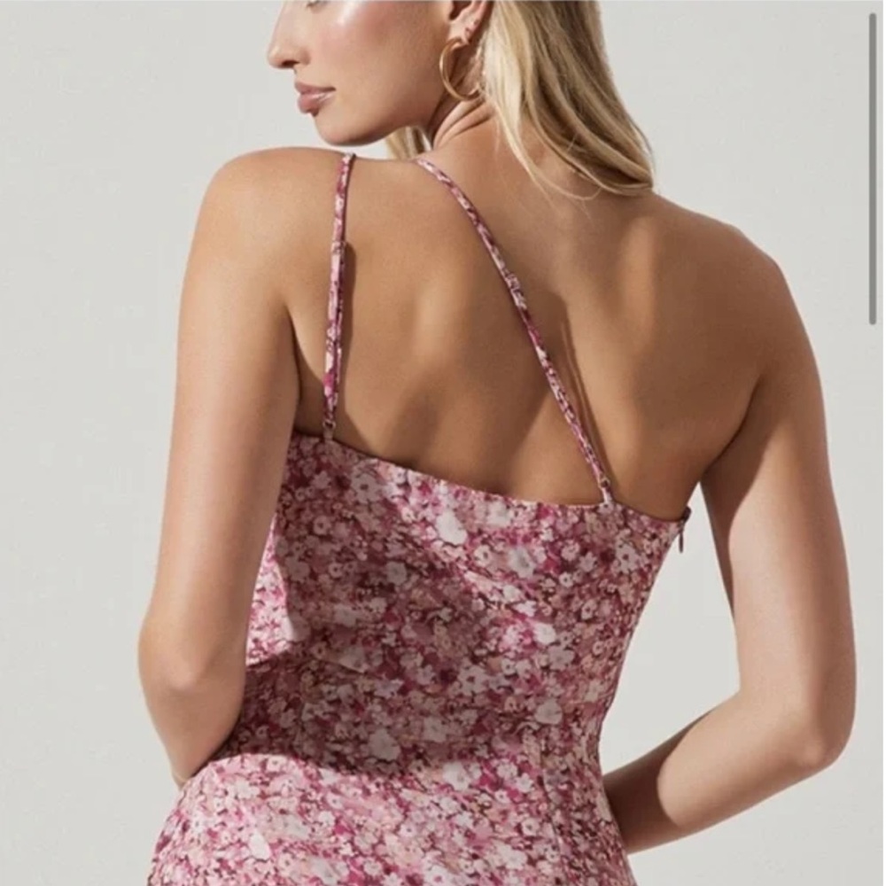 Astr One-Shoulder Pink Floral Midi Dress - Picture 5 of 16